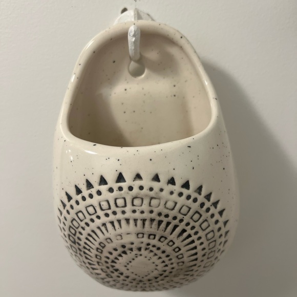 Patterned Ceramic Wall Planter - Picture 7 of 10